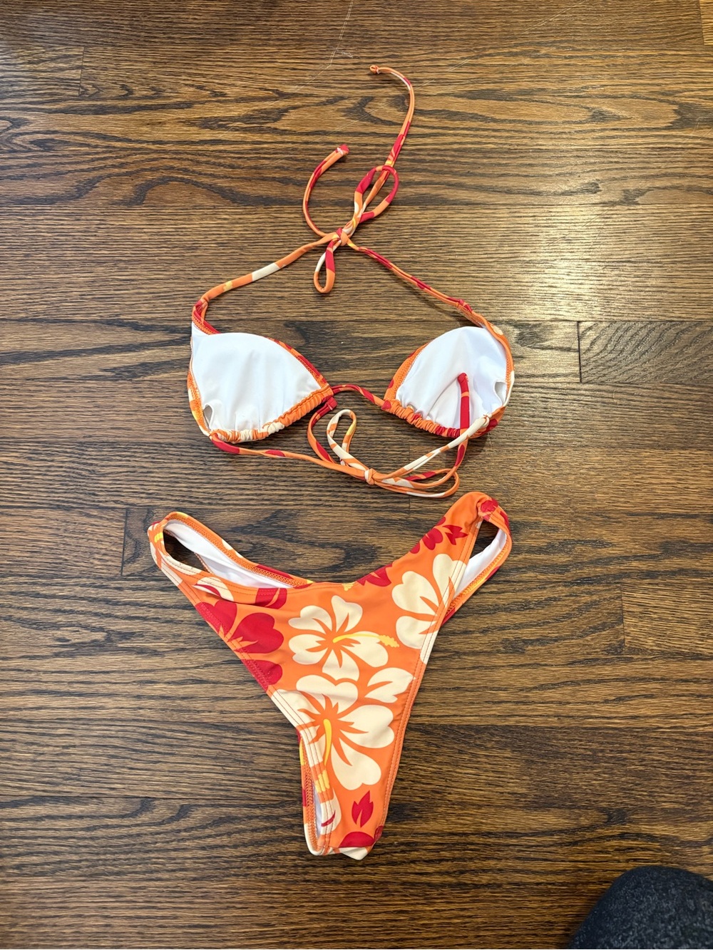 Bikini - Picture 2 of 2